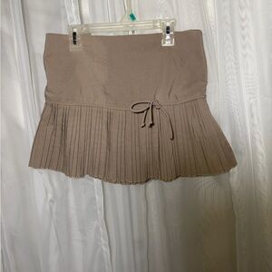 Elegant Tan Pleated Women's Skirt